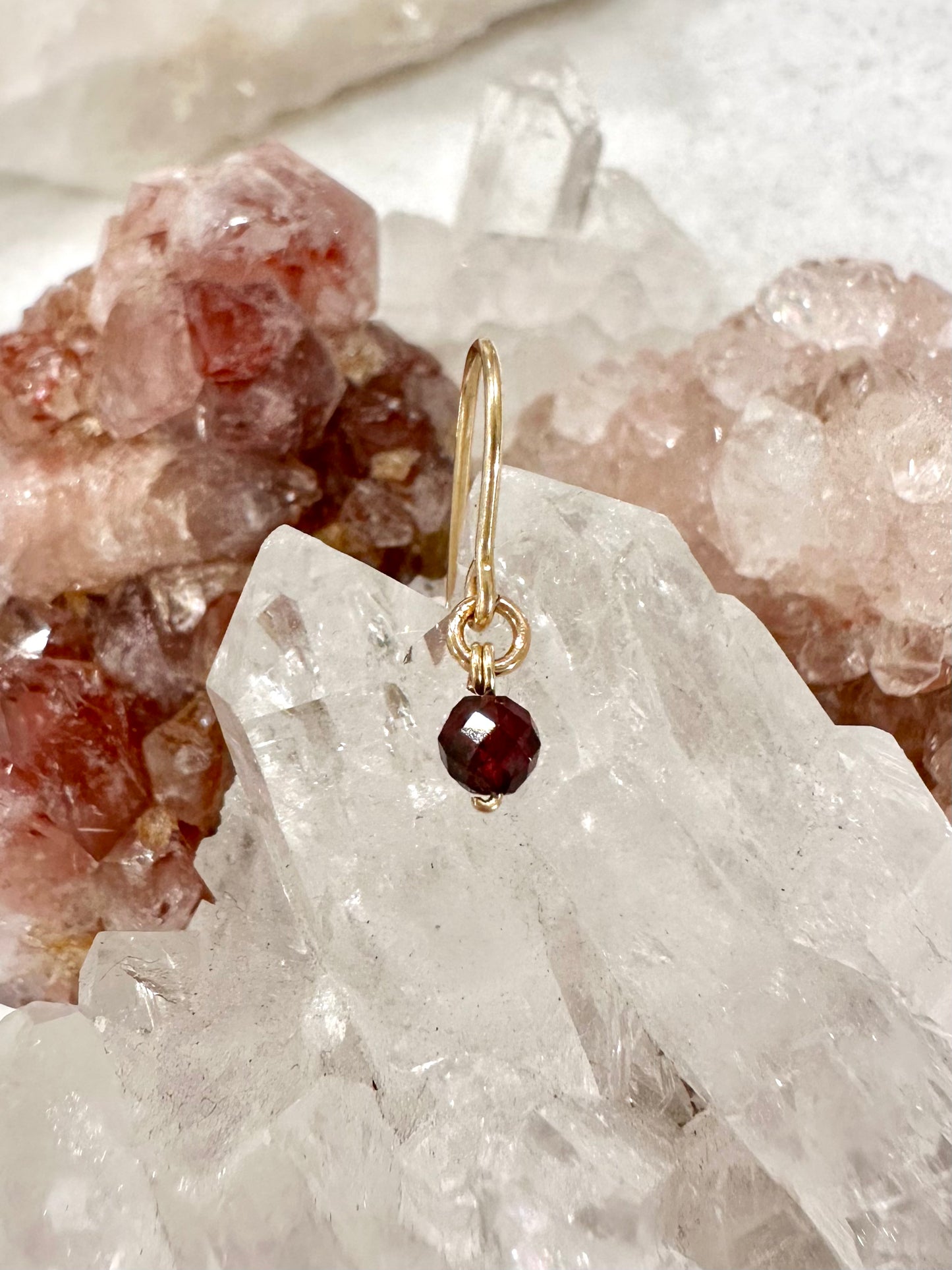 Pendientes mini gancho con piedras preciosas