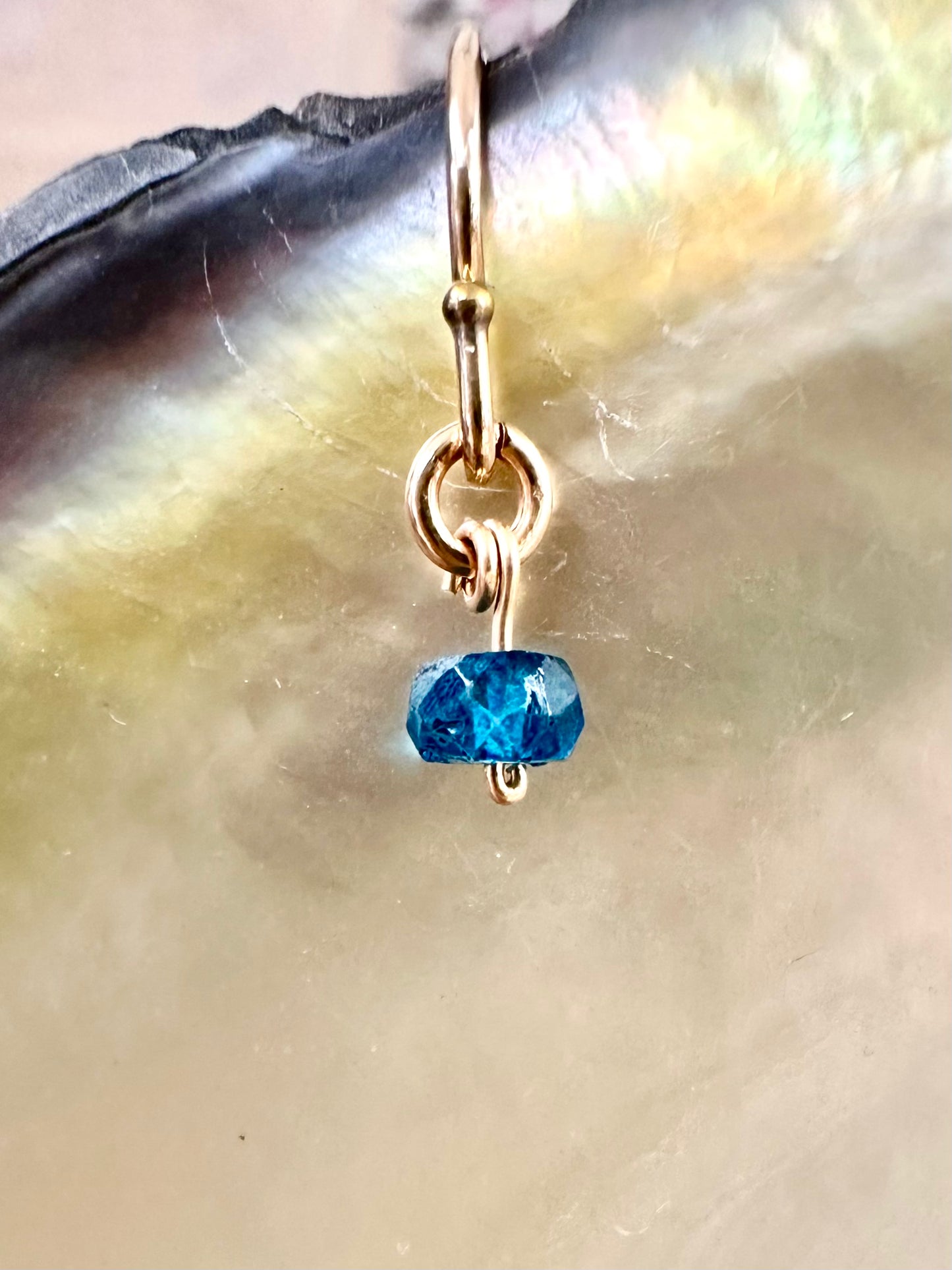 Pendientes mini gancho con piedras preciosas