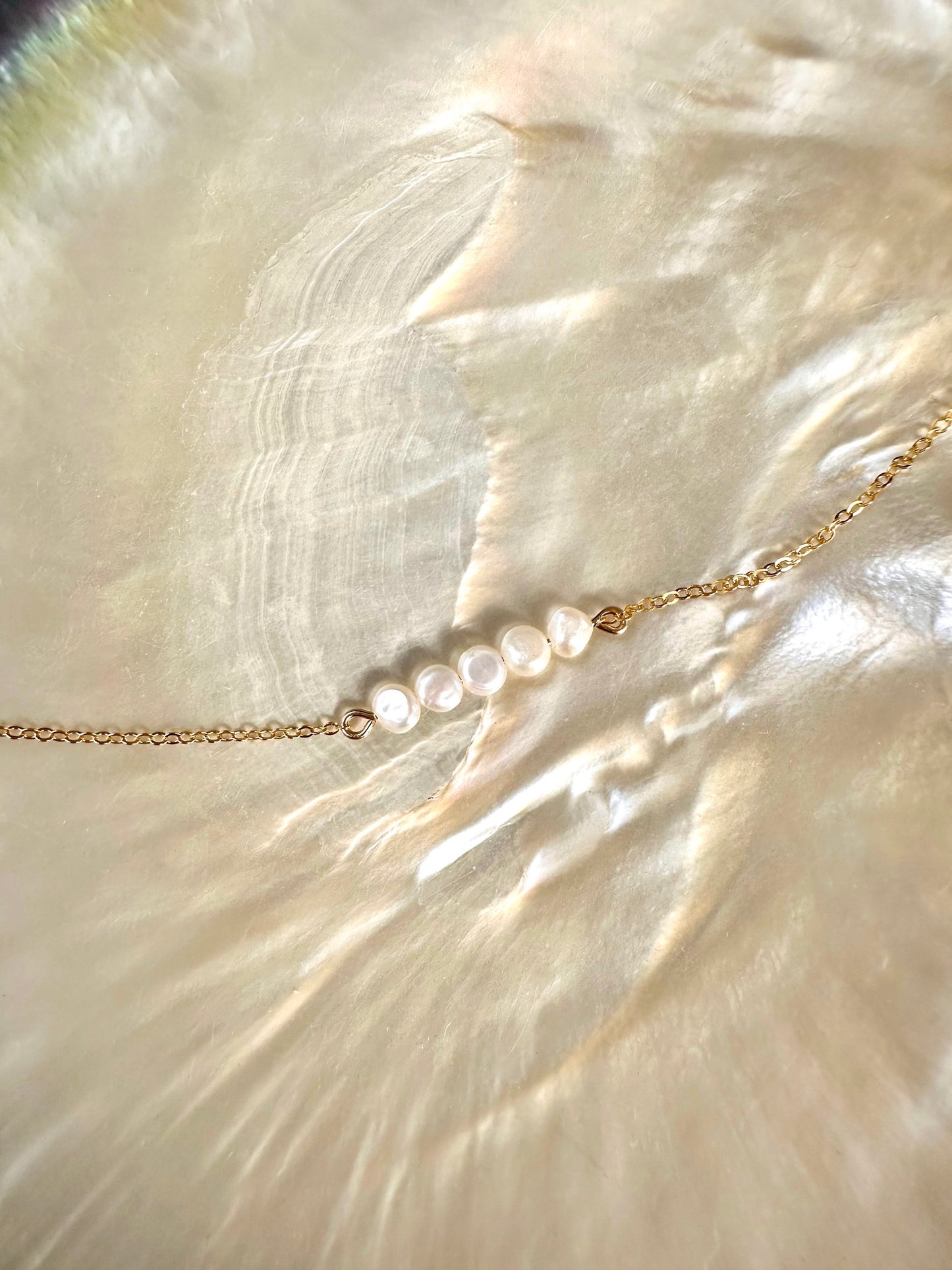 Capri necklace, 5 pearl necklace, pearl necklace in gold on shell